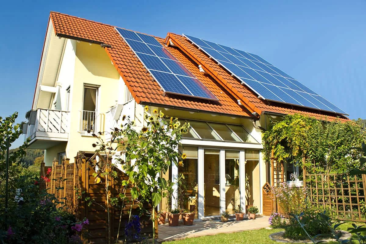 Expanding Solar Panels with a Home Battery: Maximum Self-Consumption
